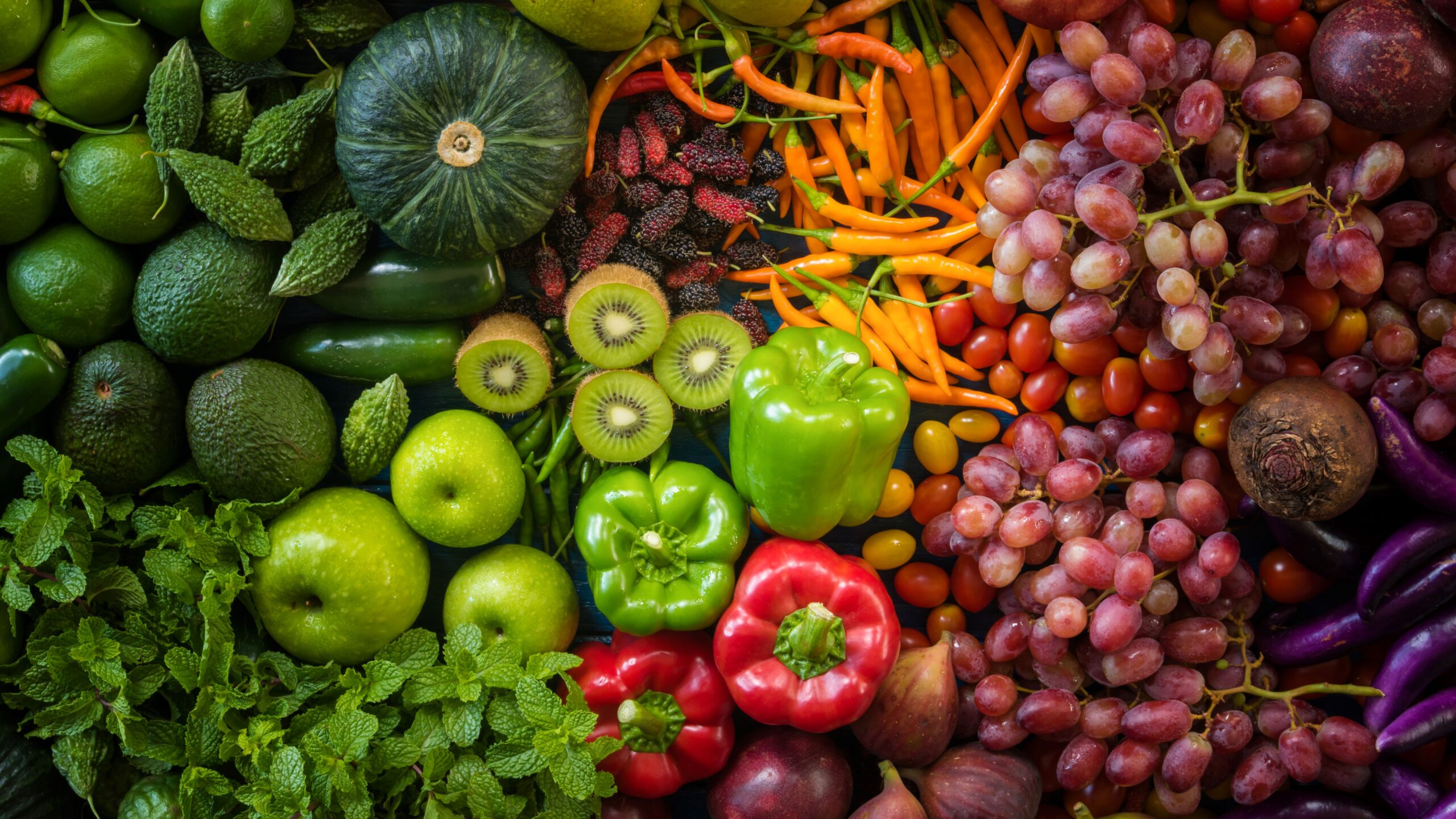 Fruit & Vegetables in a rainbow-like order
